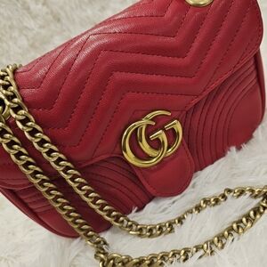 *SOLD* NWT Faux Red Leather G Purse woth Gold Chain ✨️👜